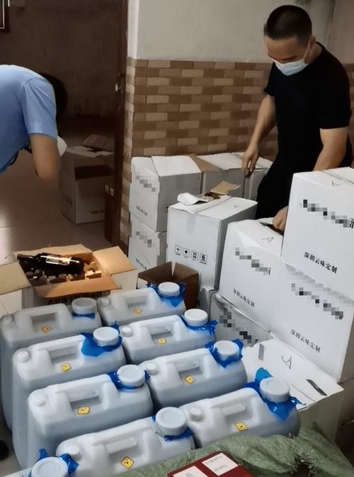 潮汕一制假窝点被查获 1136瓶假冒知名食用油系非食用植物油，食安警钟再鸣